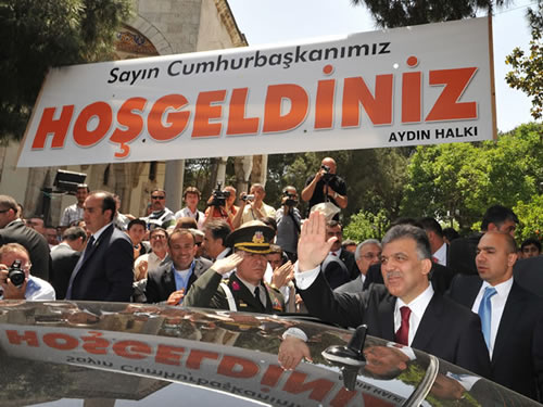 Cumhurbaşkanı Gül'den Demokrasiye Geçiş Gününde Efeler Diyarına Ziyaret 